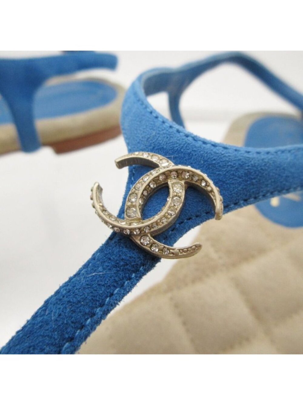 Chanel Sandals Beach Thong CC Logo Stone Embellishment T-strap Suede Quilted - Picture 7 of 8